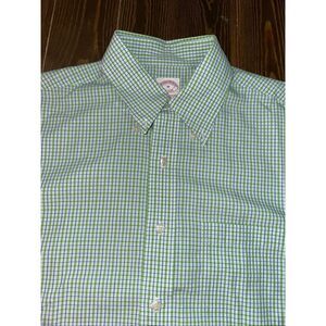Brooks Brothers 346 Button Up Dress Shirt Plaid Short Sleeve Mens Size Medium tr